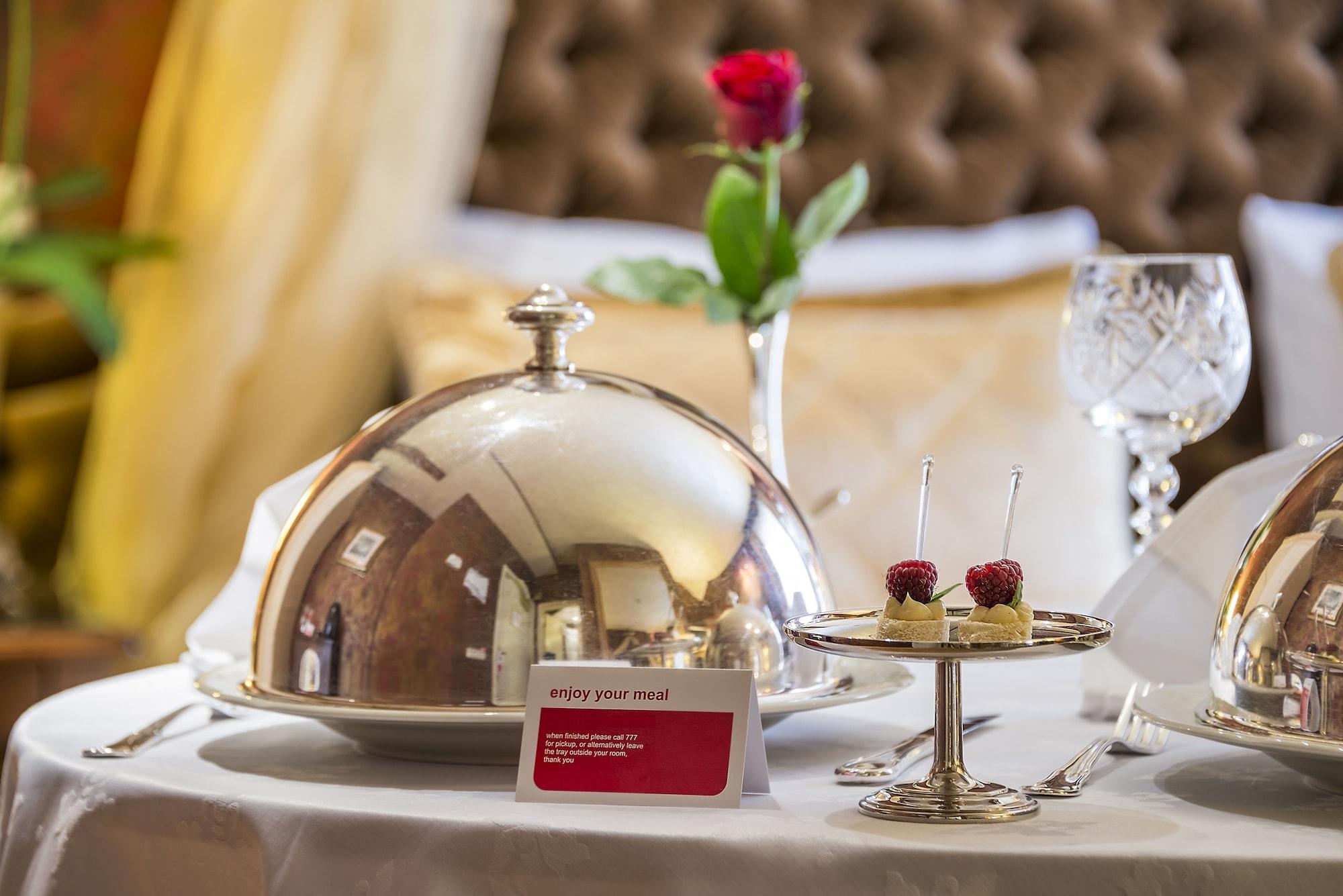 Imperial Hotel & Restaurant Вильнюс Экстерьер фото